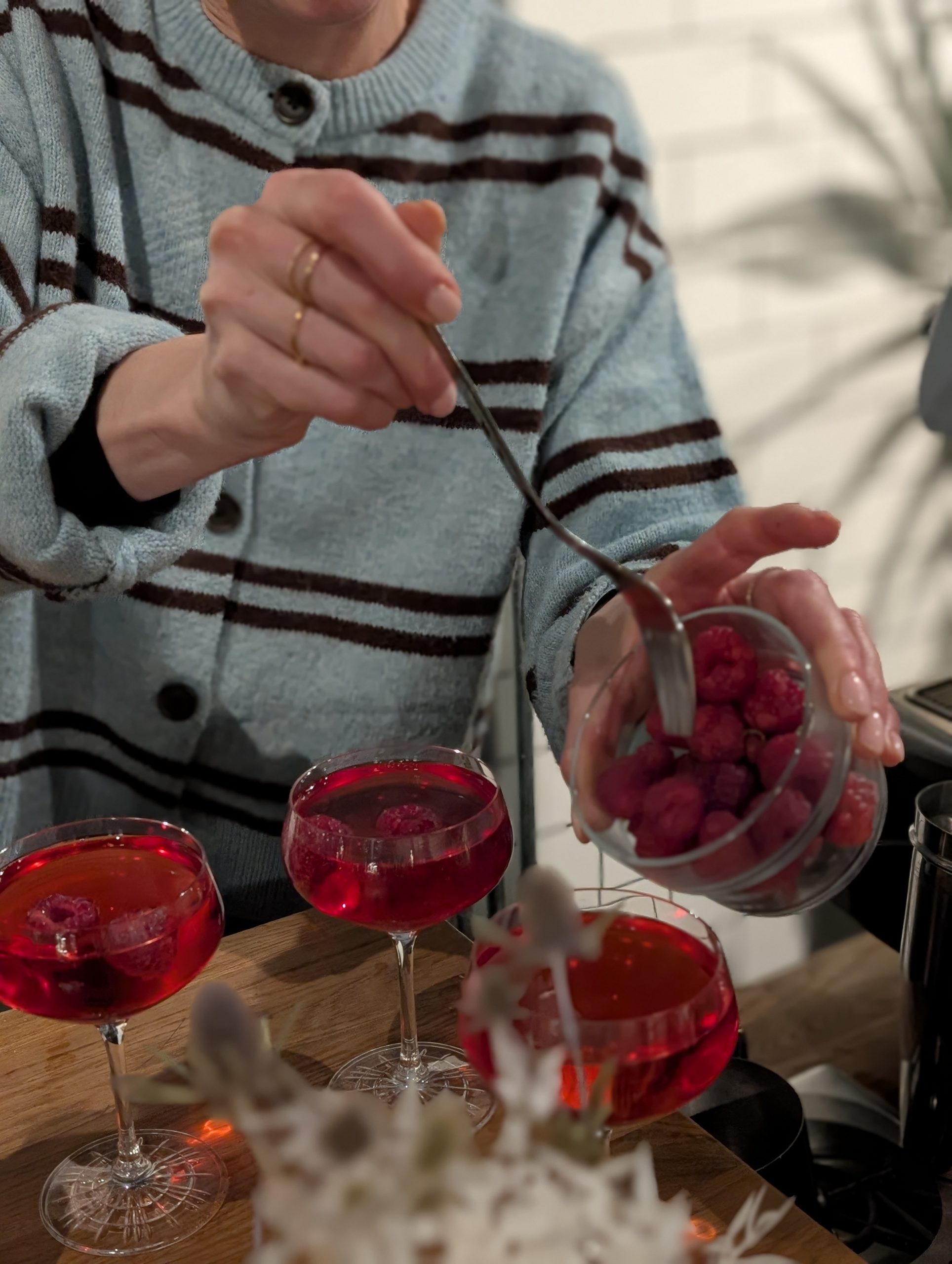 Amy from Loki making mocktails for a floral workshop evenin in Beckenham